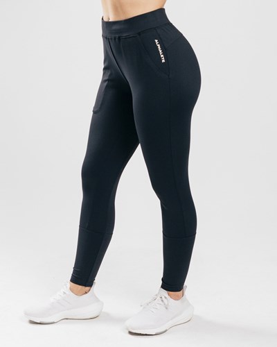 Alphalete 4-Way Stretch Jogger Mustat | 810DHAKXF