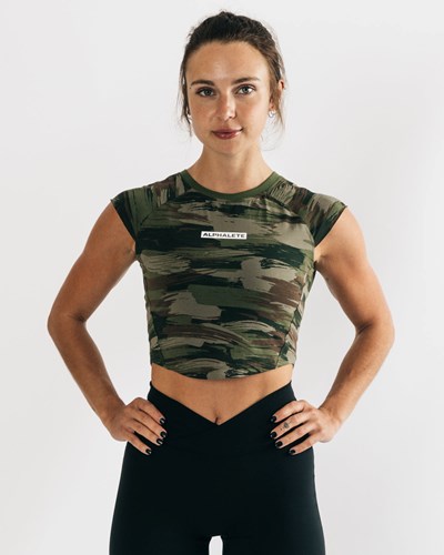 Alphalete High Performance Lyhyt Sleeve Crop Tee Oliivinvihreä Camo | 069XGQAID